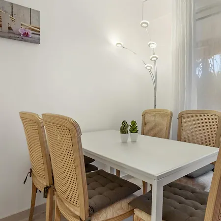 Beau 46m² Piscine Proche Centre Apartment *